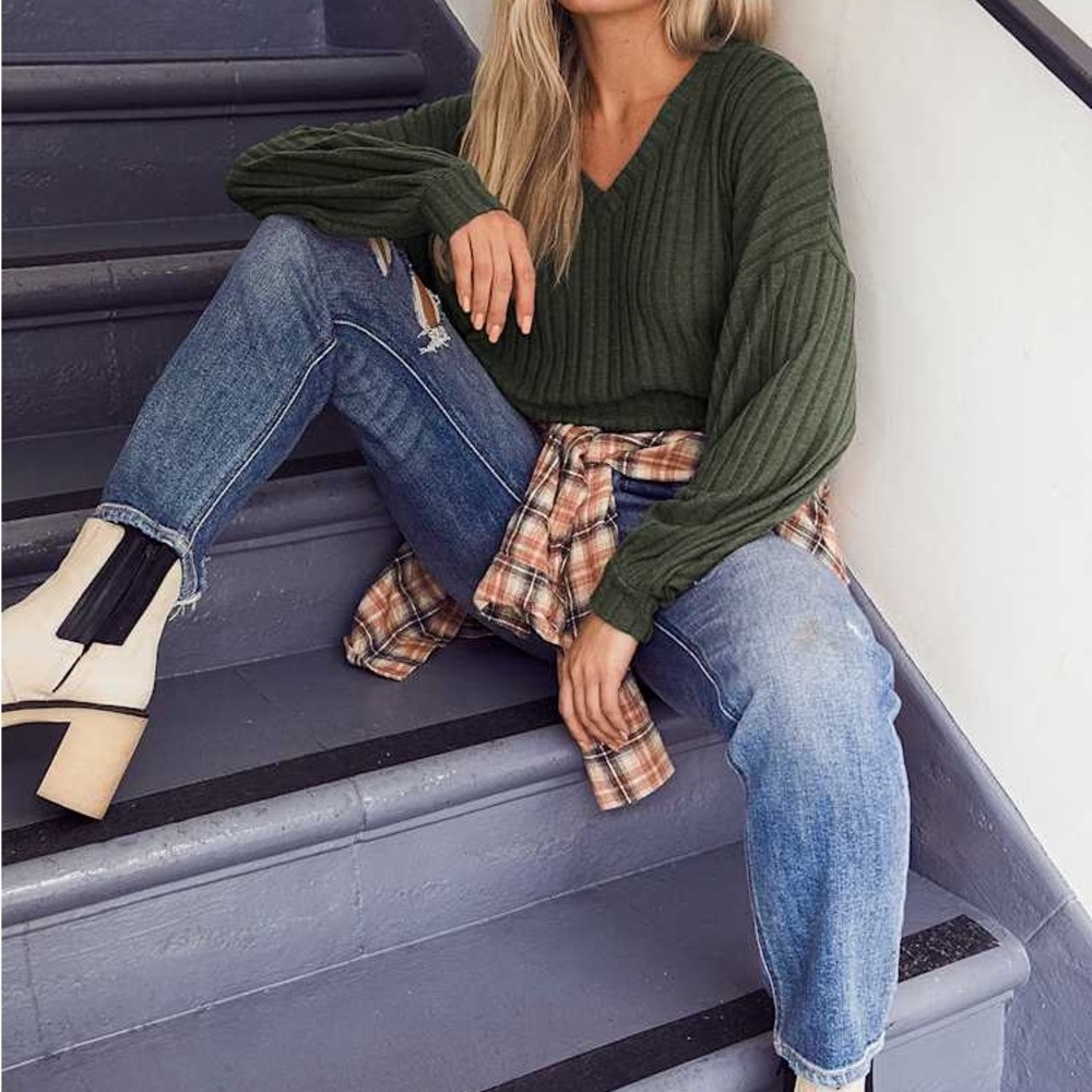 Lulu's Olive Green Ribbed V-Neck Sweater